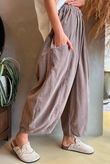 Arbi Needlecord Relaxed Barrel Pant Mocha