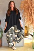 Lock Raw Seam Dip Side Short Sleeve Top Black