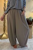 Made in Italy Edit Pleat Barrel Leg Pant Mocha