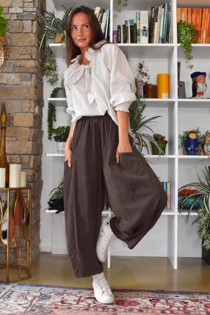 Arbi Needlecord Relaxed Barrel Pant Coffee Bean