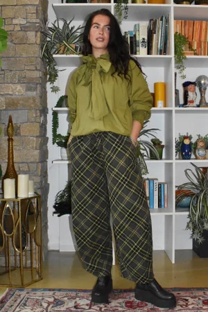 Arbi Needlecord Tartan Barrel Pant Deep Khaki