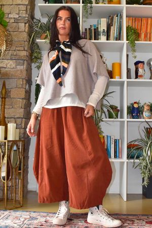 Bateau Needlecord 7/8 Barrel Culotte Pant Rust