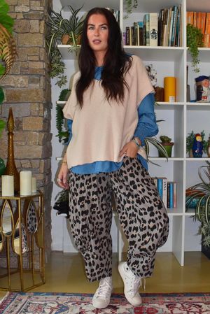Bateau Needlecord Leopard Quirky Tapered Barrel Pant Mocha