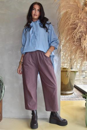 Plain Bennie Magic 7/8 Dart Barrel Pant Aubergine