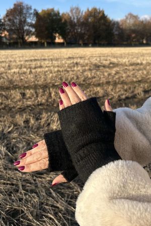 Laundry B Cosy Cuff Fingerless Gloves Black