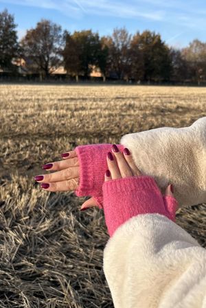 Laundry B Cosy Cuff Fingerless Gloves Lipstick