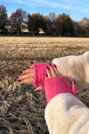 Laundry B Cosy Cuff Fingerless Gloves Lipstick