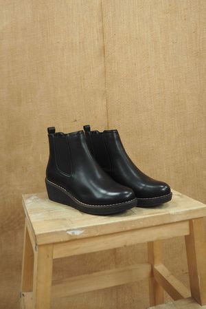 Laundry B Madrid Chelsea Wedge Black