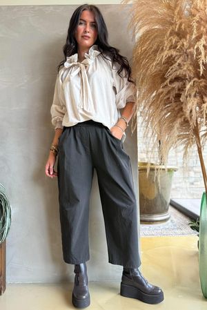 Plain Bennie Magic 7/8 Dart Barrel Pant Coffee Bean