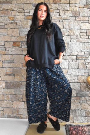 Sa Caleta Needlecord Leopard Barrel Pant Prussian