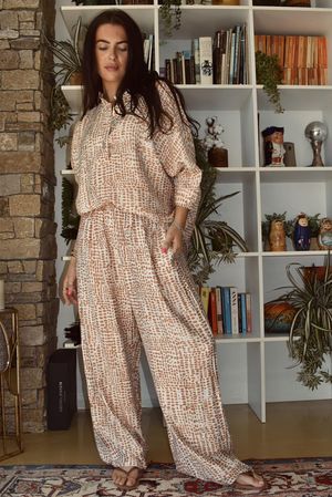 Vince Pebble Spot Batwing Nero Blouse Desert