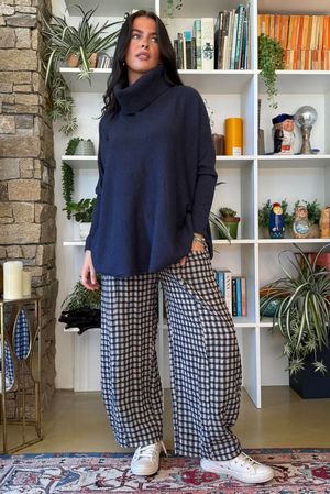 Vivienne Plaid Relaxed Barrel Pant Navy & Oat