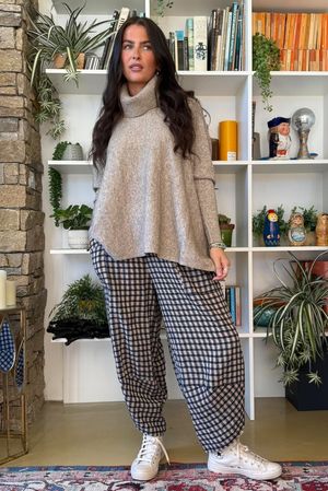 Vivienne Plaid Shelby Barrel Pant Navy & Oat