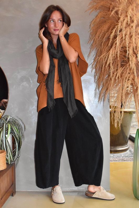 Arbi Needlecord Relaxed Barrel Pant Black