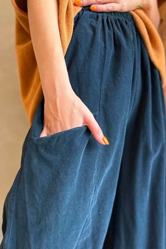 Arbi Needlecord Relaxed Barrel Pant Black