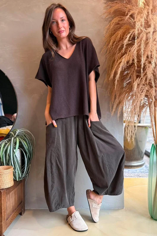 Arbi Needlecord Relaxed Barrel Pant Chocolate