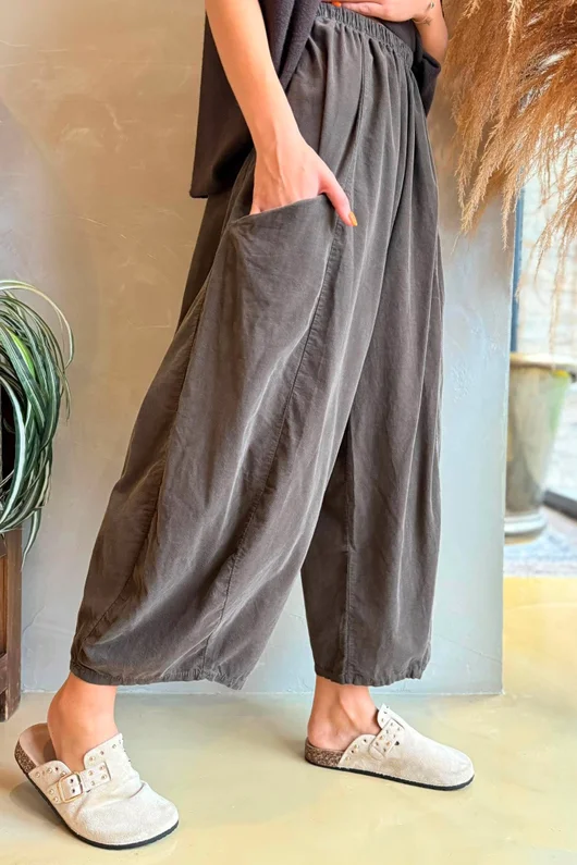 Arbi Needlecord Relaxed Barrel Pant Chocolate