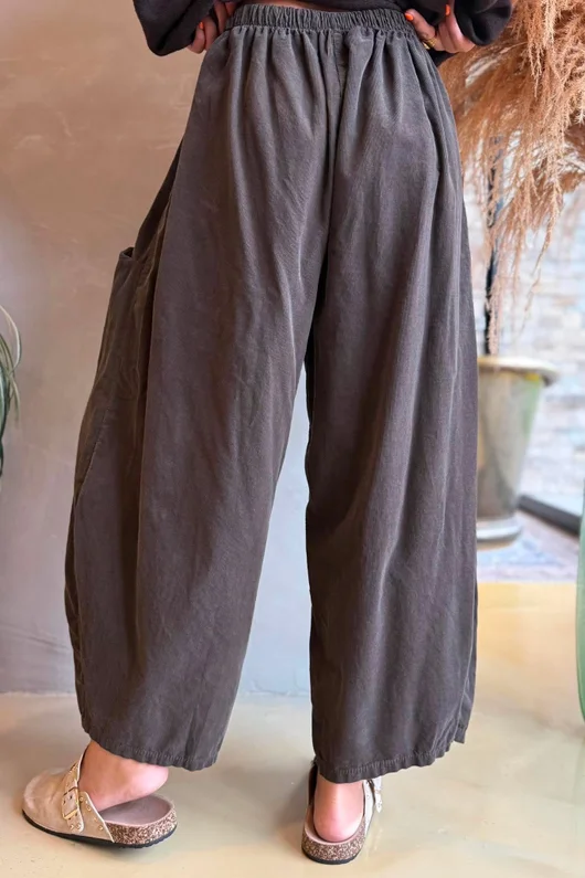 Arbi Needlecord Relaxed Barrel Pant Chocolate