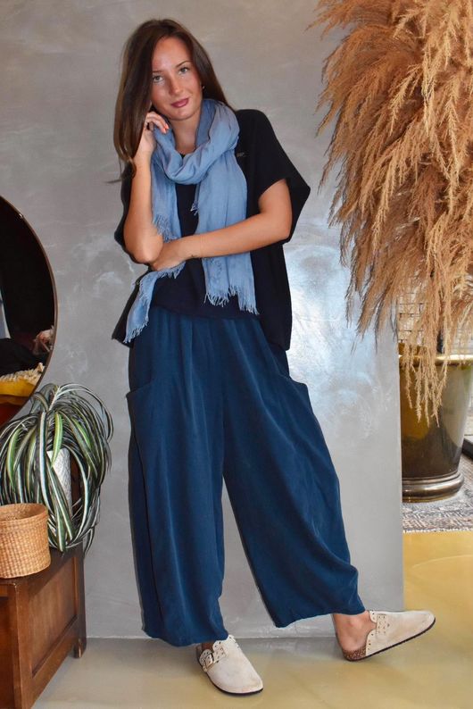 Arbi Needlecord Relaxed Barrel Pant Navy