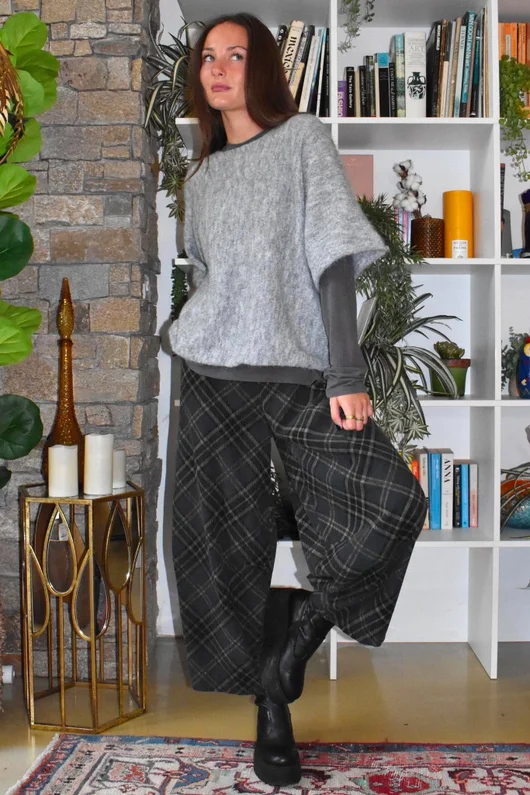 Arbi Needlecord Tartan Barrel Pant Charcoal