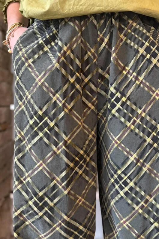 Arbi Needlecord Tartan Barrel Pant Deep Khaki