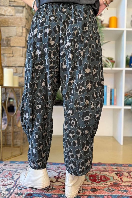 Bateau Needlecord Leopard Quirky Tapered Barrel Pant Charcoal