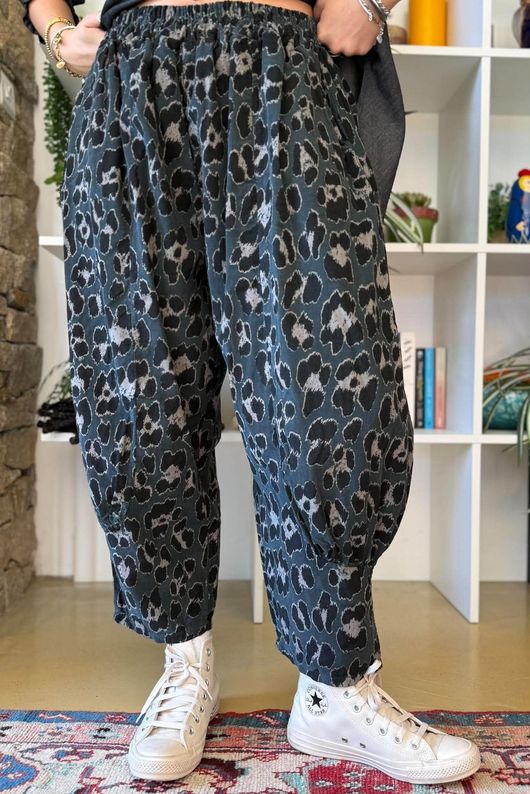 Bateau Needlecord Leopard Quirky Tapered Barrel Pant Charcoal