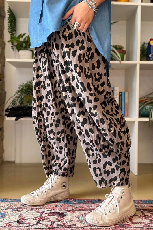 Bateau Needlecord Leopard Quirky Tapered Barrel Pant Mocha