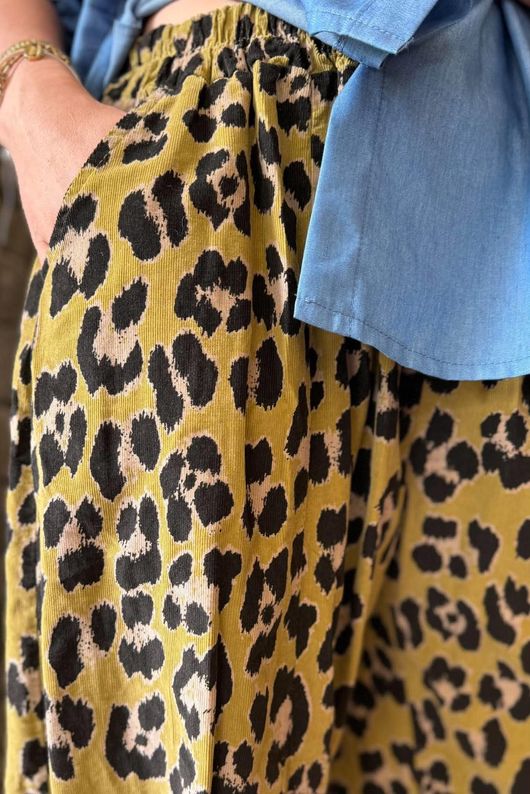 Bateau Needlecord Leopard Quirky Tapered Barrel Pant Mucky Olive