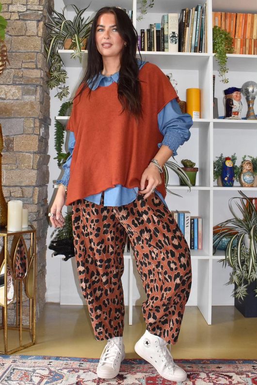 Bateau Needlecord Leopard Quirky Tapered Barrel Pant Rust