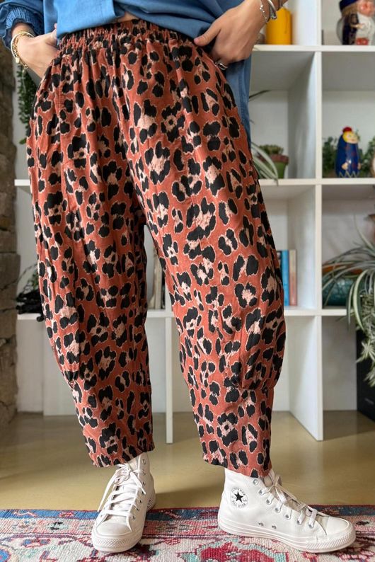 Bateau Needlecord Leopard Quirky Tapered Barrel Pant Rust