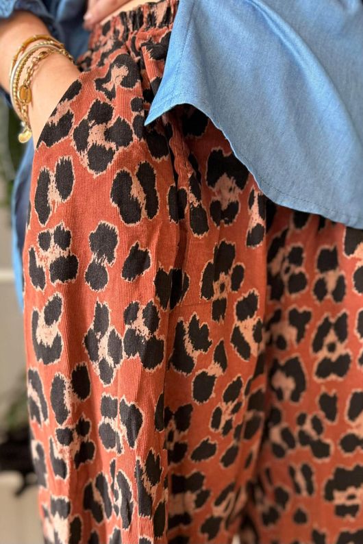 Bateau Needlecord Leopard Quirky Tapered Barrel Pant Rust