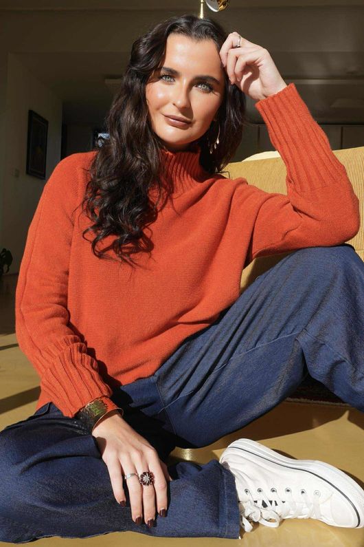 Conrad Classic Turtle Neck Knit Rust