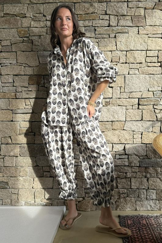 Daughter Of Ibiza Boyfriend Shirt Black & Earth