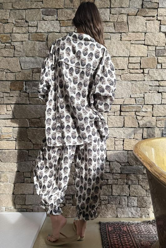 Daughter Of Ibiza Boyfriend Shirt Black & Earth