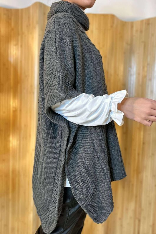 Edie V Cable Cowl Knit Charcoal /20=