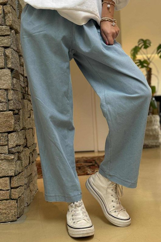 Essential Stretch Tapered Jean Light