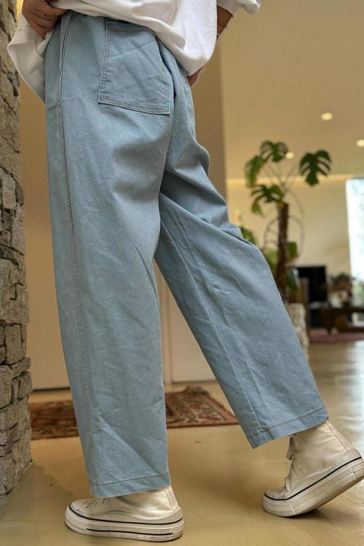 Essential Stretch Tapered Jean Light