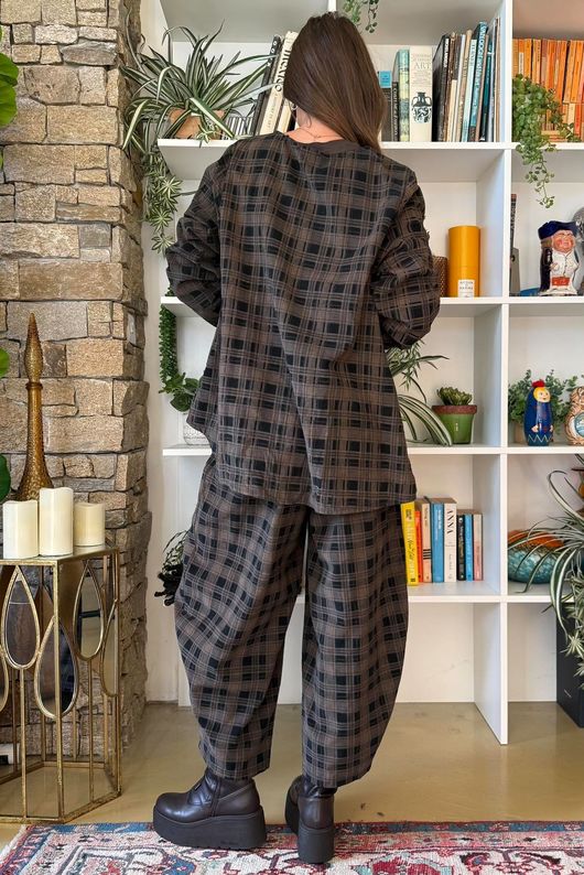 Heritage Needlecord Plaid Swing Top Black & Chocolate