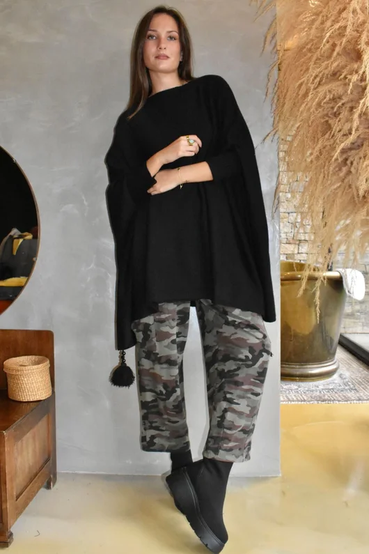 Iggy Boat Neck Tassle Blanket Knit Black
