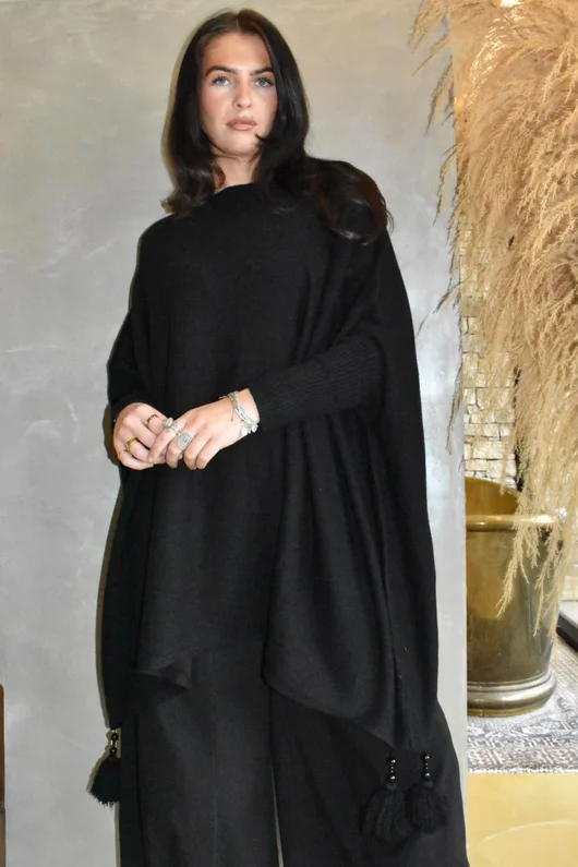 Iggy Boat Neck Tassle Blanket Knit Black