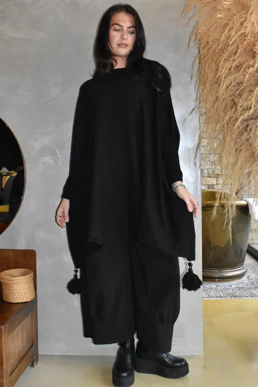 Iggy Boat Neck Tassle Blanket Knit Black