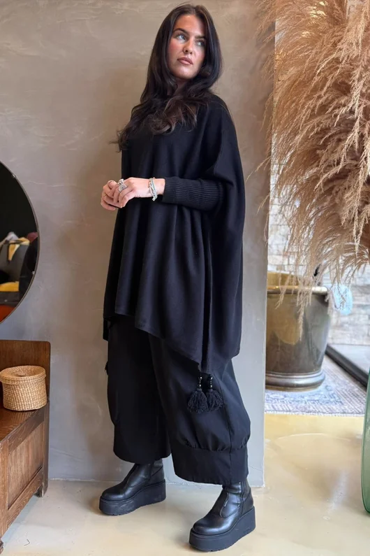 Iggy Boat Neck Tassle Blanket Knit Black