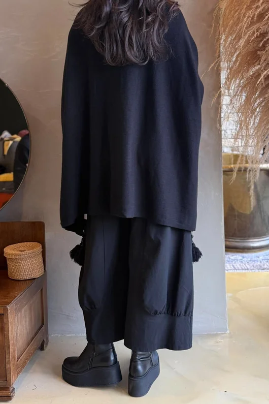 Iggy Boat Neck Tassle Blanket Knit Black
