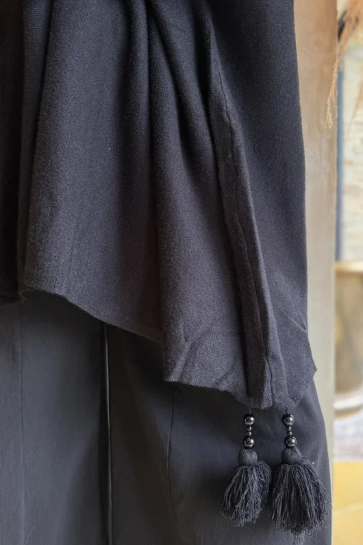 Iggy Boat Neck Tassle Blanket Knit Black