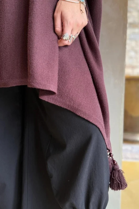 Iggy Boat Neck Tassle Blanket Knit Maroon
