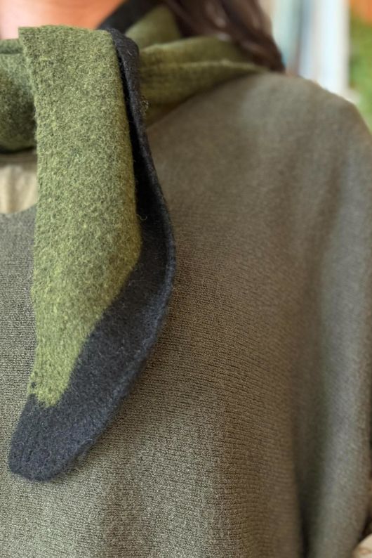 Jonti Border Knit Neckerchief Scarf Olive & Black