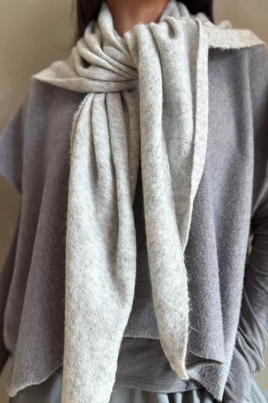 Jonti Knit XL Neckerchief Scarf Light Grey