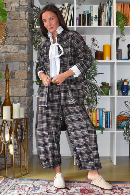 Keaton Plaid Tuck Barrel Pant Navy