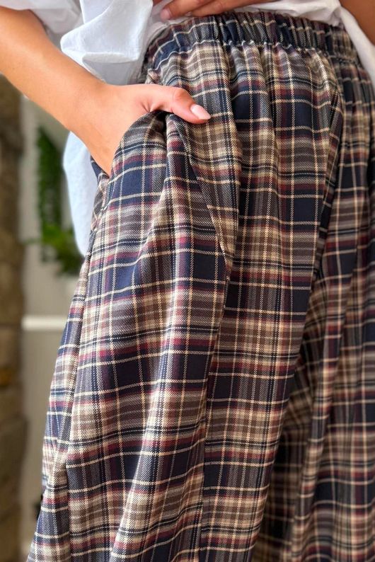Keaton Plaid Tuck Barrel Pant Navy